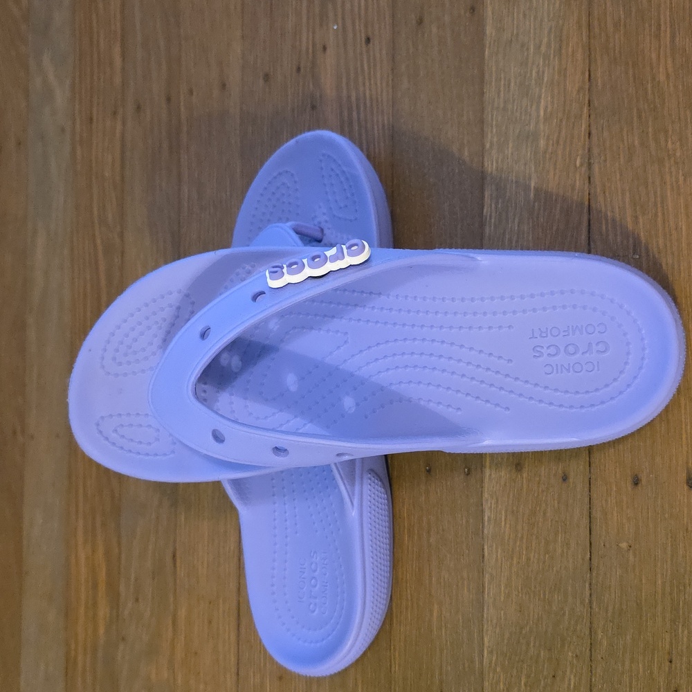 CROCS: Purple Flip Flops- Comfort Thong- Adult -Size Women 7- NEW - Picture 3 of 5